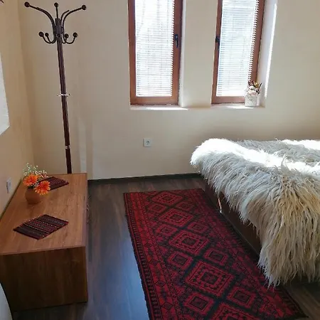 събевата къща 4*