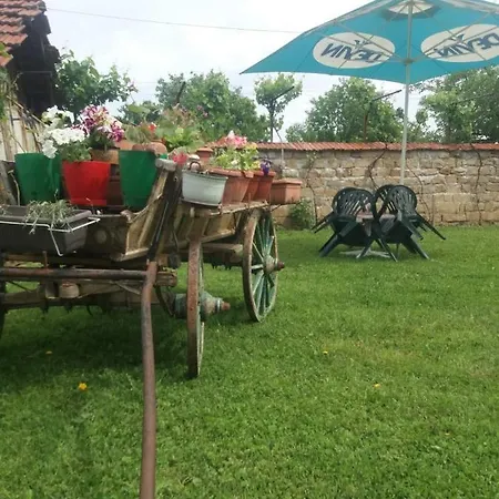 събевата къща 4*