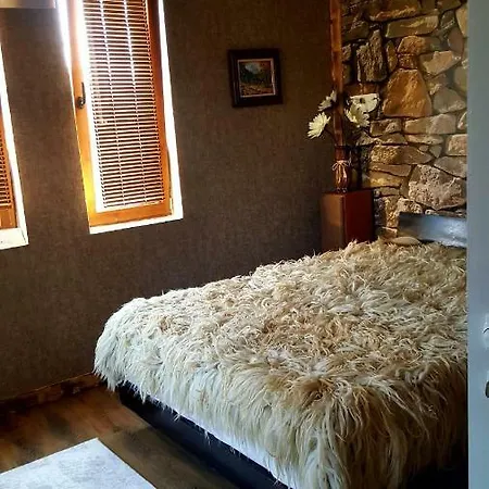 събевата къща 4*