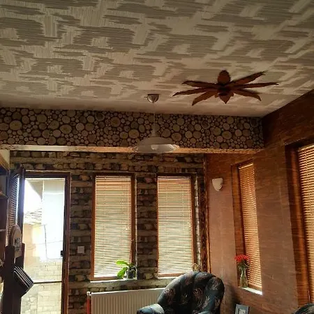 събевата къща 4*